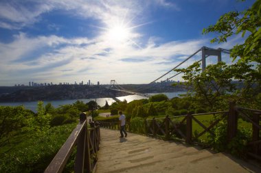 İstanbul Boğazı Köprüsü ve Sahnesi, trafik yoğun