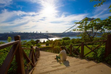İstanbul Boğazı Köprüsü ve Sahnesi, trafik yoğun