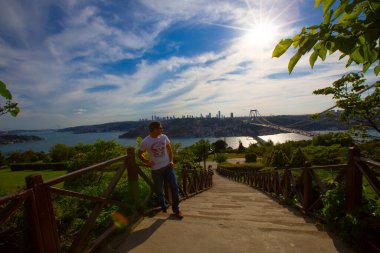 İstanbul Boğazı Köprüsü ve Sahnesi, trafik yoğun