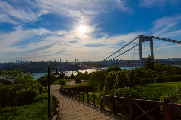イスタンブールボスポラス橋と風景 交通は重いです — ストック写真