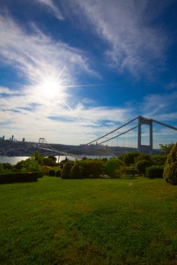İstanbul Boğazı Köprüsü ve Sahnesi, trafik yoğun