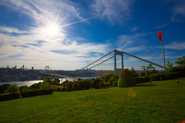 İstanbul Boğazı Köprüsü ve Sahnesi, trafik yoğun