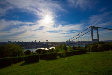 İstanbul Boğazı Köprüsü ve Sahnesi, trafik yoğun