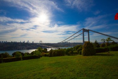 İstanbul Boğazı Köprüsü ve Sahnesi, trafik yoğun