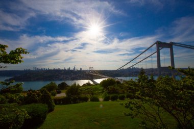 İstanbul Boğazı Köprüsü ve Sahnesi, trafik yoğun