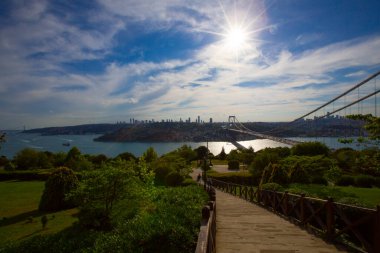 İstanbul Boğazı Köprüsü ve Sahnesi, trafik yoğun