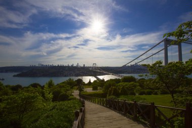 İstanbul Boğazı Köprüsü ve Sahnesi, trafik yoğun