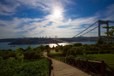 İstanbul Boğazı Köprüsü ve Sahnesi, trafik yoğun