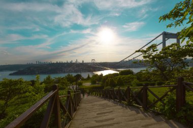 İstanbul Boğazı Köprüsü ve Sahnesi, trafik yoğun