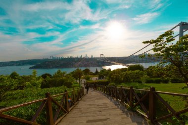 İstanbul Boğazı Köprüsü ve Sahnesi, trafik yoğun