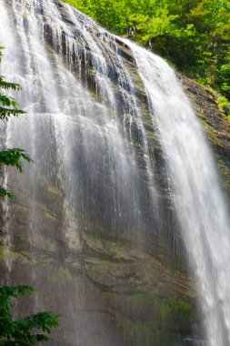 Türkiye 'nin Bursa ilçesi Suutu Şelalesi Mustafakemalpaa ilçesine 18 km uzaklıkta bulunuyor ve ilçenin 38 metre yüksekliğindeki FELEZ şelalesinden dökülen içme suyunun ihtiyaçlarını karşılıyor