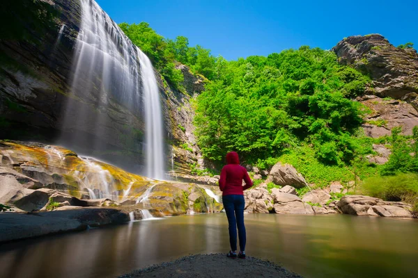 Türkiye 'nin Bursa ilçesi Suutu Şelalesi Mustafakemalpaa ilçesine 18 km uzaklıkta bulunuyor ve ilçenin 38 metre yüksekliğindeki FELEZ şelalesinden dökülen içme suyunun ihtiyaçlarını karşılıyor