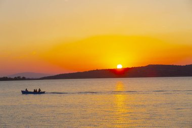 Ağ balıkçıları ve gün batımı / Golyazi - Türkiye