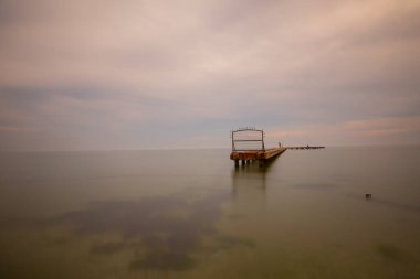 Uzun pozlama iskelesi ve manzarası 