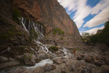 Dünyanın en yüksek ikinci şelalesi olarak bilinen Kapuzba Şelalesi son zamanlarda güzelliği ile araştırılan yerlerden biri olmaya devam ediyor..