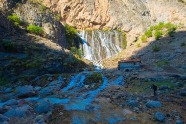 Dünyanın en yüksek ikinci şelalesi olarak bilinen Kapuzba Şelalesi son zamanlarda güzelliği ile araştırılan yerlerden biri olmaya devam ediyor..