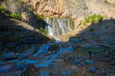 Dünyanın en yüksek ikinci şelalesi olarak bilinen Kapuzba Şelalesi son zamanlarda güzelliği ile araştırılan yerlerden biri olmaya devam ediyor..
