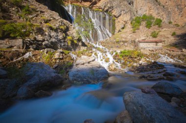 Dünyanın en yüksek ikinci şelalesi olarak bilinen Kapuzba Şelalesi son zamanlarda güzelliği ile araştırılan yerlerden biri olmaya devam ediyor..