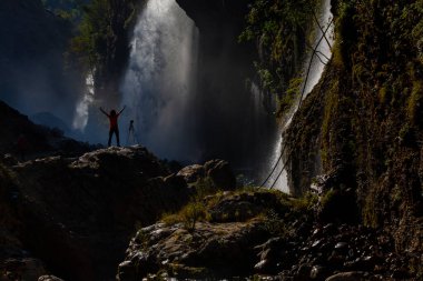 Dünyanın en yüksek ikinci şelalesi olarak bilinen Kapuzba Şelalesi son zamanlarda güzelliği ile araştırılan yerlerden biri olmaya devam ediyor..
