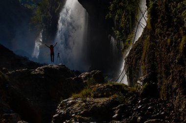 Dünyanın en yüksek ikinci şelalesi olarak bilinen Kapuzba Şelalesi son zamanlarda güzelliği ile araştırılan yerlerden biri olmaya devam ediyor..