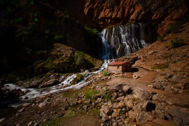 Dünyanın en yüksek ikinci şelalesi olarak bilinen Kapuzba Şelalesi son zamanlarda güzelliği ile araştırılan yerlerden biri olmaya devam ediyor..