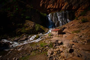 Dünyanın en yüksek ikinci şelalesi olarak bilinen Kapuzba Şelalesi son zamanlarda güzelliği ile araştırılan yerlerden biri olmaya devam ediyor..
