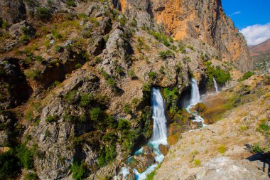 Dünyanın en yüksek ikinci şelalesi olarak bilinen Kapuzba Şelalesi son zamanlarda güzelliği ile araştırılan yerlerden biri olmaya devam ediyor..