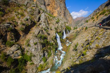 Dünyanın en yüksek ikinci şelalesi olarak bilinen Kapuzba Şelalesi son zamanlarda güzelliği ile araştırılan yerlerden biri olmaya devam ediyor..
