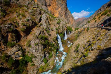 Dünyanın en yüksek ikinci şelalesi olarak bilinen Kapuzba Şelalesi son zamanlarda güzelliği ile araştırılan yerlerden biri olmaya devam ediyor..
