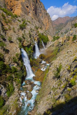 Dünyanın en yüksek ikinci şelalesi olarak bilinen Kapuzba Şelalesi son zamanlarda güzelliği ile araştırılan yerlerden biri olmaya devam ediyor..