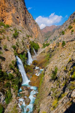 Dünyanın en yüksek ikinci şelalesi olarak bilinen Kapuzba Şelalesi son zamanlarda güzelliği ile araştırılan yerlerden biri olmaya devam ediyor..