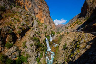 Dünyanın en yüksek ikinci şelalesi olarak bilinen Kapuzba Şelalesi son zamanlarda güzelliği ile araştırılan yerlerden biri olmaya devam ediyor..