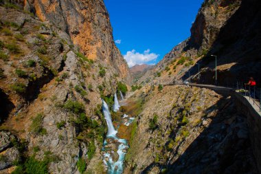 Dünyanın en yüksek ikinci şelalesi olarak bilinen Kapuzba Şelalesi son zamanlarda güzelliği ile araştırılan yerlerden biri olmaya devam ediyor..