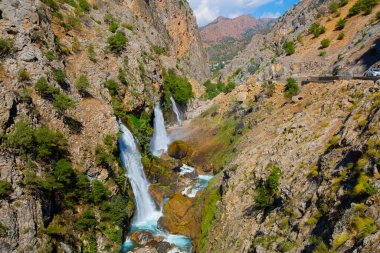 Dünyanın en yüksek ikinci şelalesi olarak bilinen Kapuzba Şelalesi son zamanlarda güzelliği ile araştırılan yerlerden biri olmaya devam ediyor..