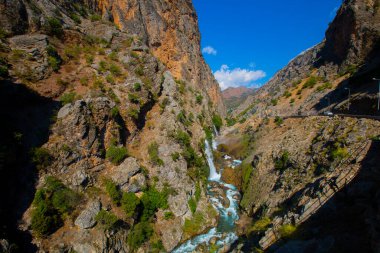 Dünyanın en yüksek ikinci şelalesi olarak bilinen Kapuzba Şelalesi son zamanlarda güzelliği ile araştırılan yerlerden biri olmaya devam ediyor..