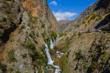 Dünyanın en yüksek ikinci şelalesi olarak bilinen Kapuzba Şelalesi son zamanlarda güzelliği ile araştırılan yerlerden biri olmaya devam ediyor..