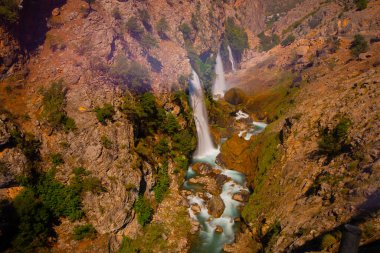 Dünyanın en yüksek ikinci şelalesi olarak bilinen Kapuzba Şelalesi son zamanlarda güzelliği ile araştırılan yerlerden biri olmaya devam ediyor..