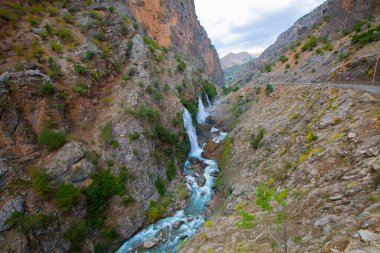 Dünyanın en yüksek ikinci şelalesi olarak bilinen Kapuzba Şelalesi son zamanlarda güzelliği ile araştırılan yerlerden biri olmaya devam ediyor..