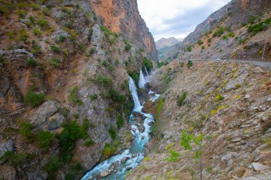 Dünyanın en yüksek ikinci şelalesi olarak bilinen Kapuzba Şelalesi son zamanlarda güzelliği ile araştırılan yerlerden biri olmaya devam ediyor..