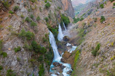 Dünyanın en yüksek ikinci şelalesi olarak bilinen Kapuzba Şelalesi son zamanlarda güzelliği ile araştırılan yerlerden biri olmaya devam ediyor..
