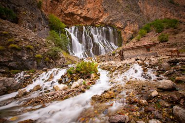 Dünyanın en yüksek ikinci şelalesi olarak bilinen Kapuzba Şelalesi son zamanlarda güzelliği ile araştırılan yerlerden biri olmaya devam ediyor..