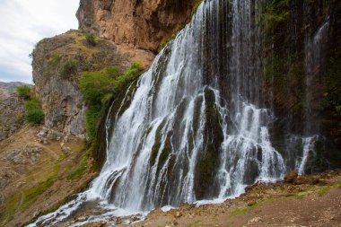 Dünyanın en yüksek ikinci şelalesi olarak bilinen Kapuzba Şelalesi son zamanlarda güzelliği ile araştırılan yerlerden biri olmaya devam ediyor..
