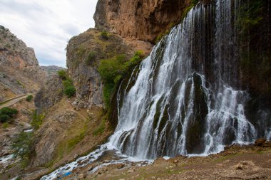 Dünyanın en yüksek ikinci şelalesi olarak bilinen Kapuzba Şelalesi son zamanlarda güzelliği ile araştırılan yerlerden biri olmaya devam ediyor..