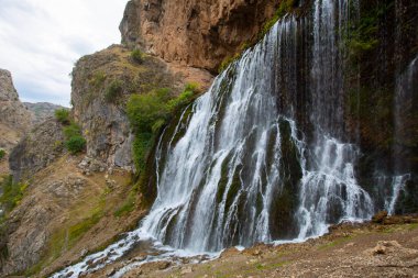 Dünyanın en yüksek ikinci şelalesi olarak bilinen Kapuzba Şelalesi son zamanlarda güzelliği ile araştırılan yerlerden biri olmaya devam ediyor..