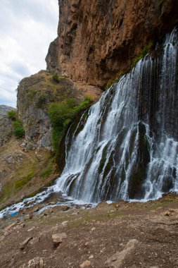 Dünyanın en yüksek ikinci şelalesi olarak bilinen Kapuzba Şelalesi son zamanlarda güzelliği ile araştırılan yerlerden biri olmaya devam ediyor..