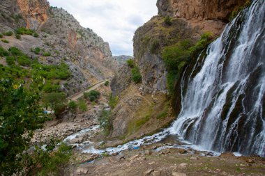 Dünyanın en yüksek ikinci şelalesi olarak bilinen Kapuzba Şelalesi son zamanlarda güzelliği ile araştırılan yerlerden biri olmaya devam ediyor..