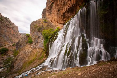 Dünyanın en yüksek ikinci şelalesi olarak bilinen Kapuzba Şelalesi son zamanlarda güzelliği ile araştırılan yerlerden biri olmaya devam ediyor..