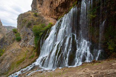 Dünyanın en yüksek ikinci şelalesi olarak bilinen Kapuzba Şelalesi son zamanlarda güzelliği ile araştırılan yerlerden biri olmaya devam ediyor..