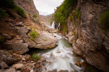 Dünyanın en yüksek ikinci şelalesi olarak bilinen Kapuzba Şelalesi son zamanlarda güzelliği ile araştırılan yerlerden biri olmaya devam ediyor..
