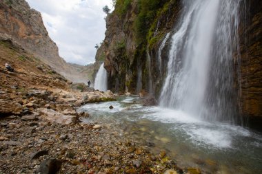 Dünyanın en yüksek ikinci şelalesi olarak bilinen Kapuzba Şelalesi son zamanlarda güzelliği ile araştırılan yerlerden biri olmaya devam ediyor..